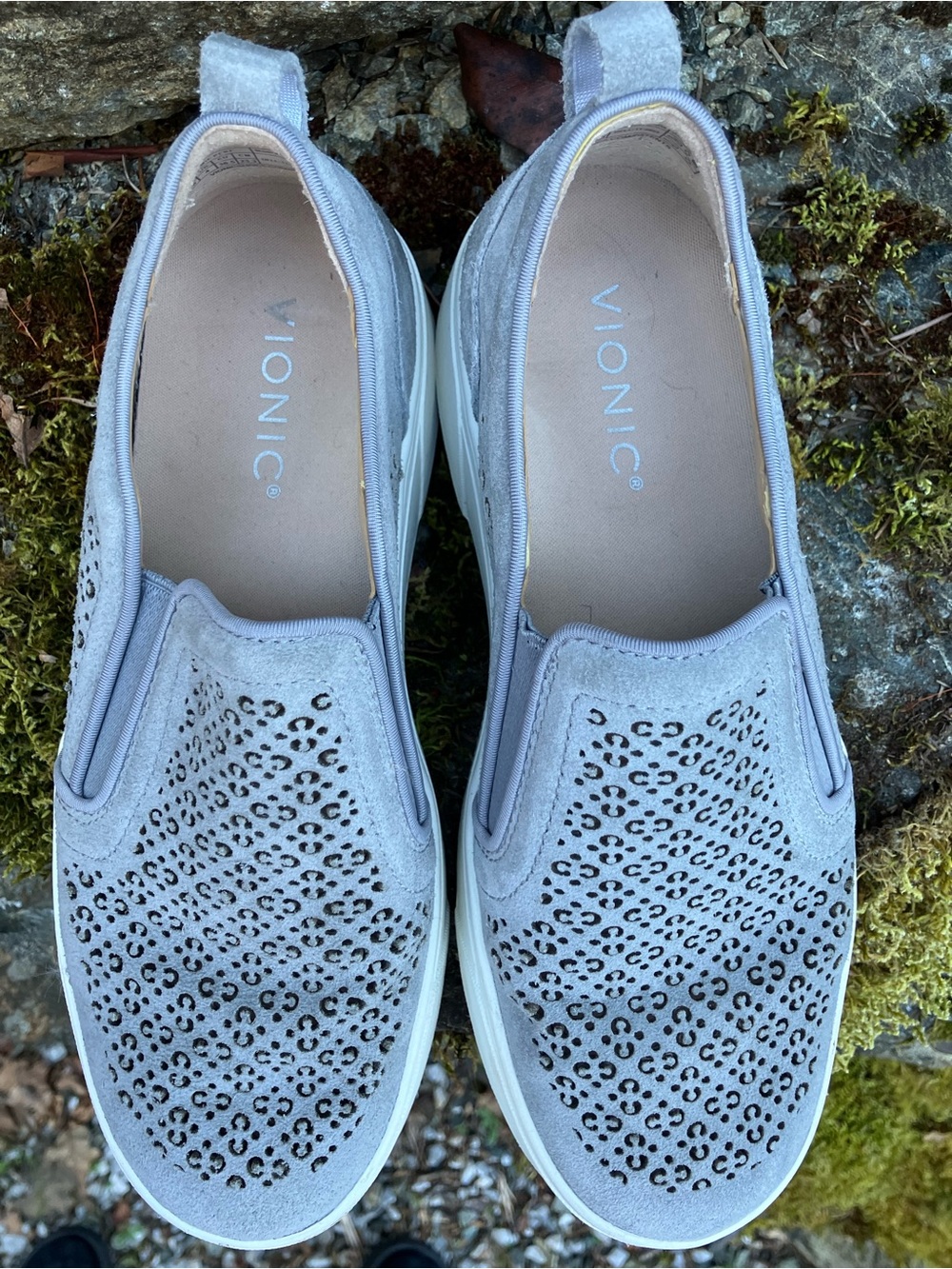 Vionic Slip-On Perforated Sneakers in Grey Sz 6.5 - Picture 6 of 6